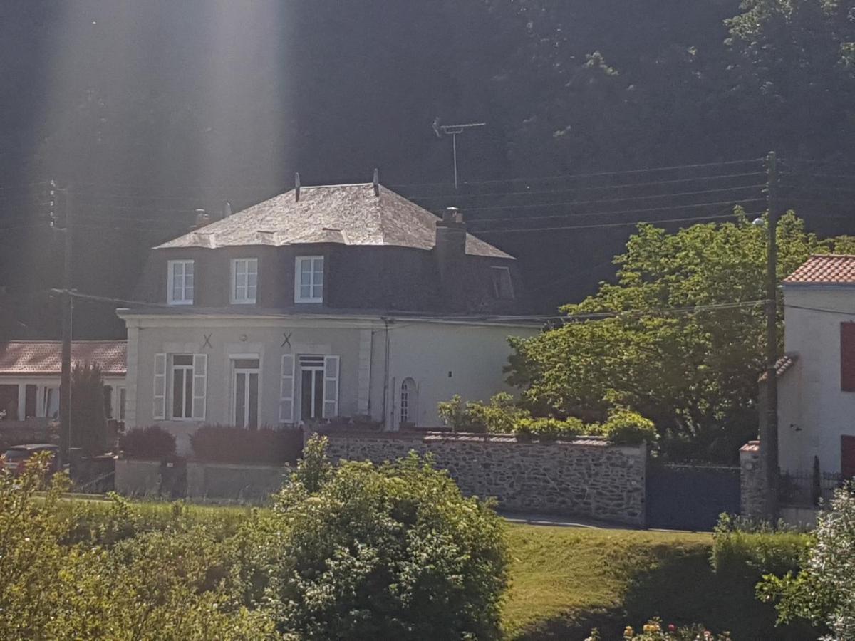 Lucriolla Hotel Oree-d'Anjou Exterior foto